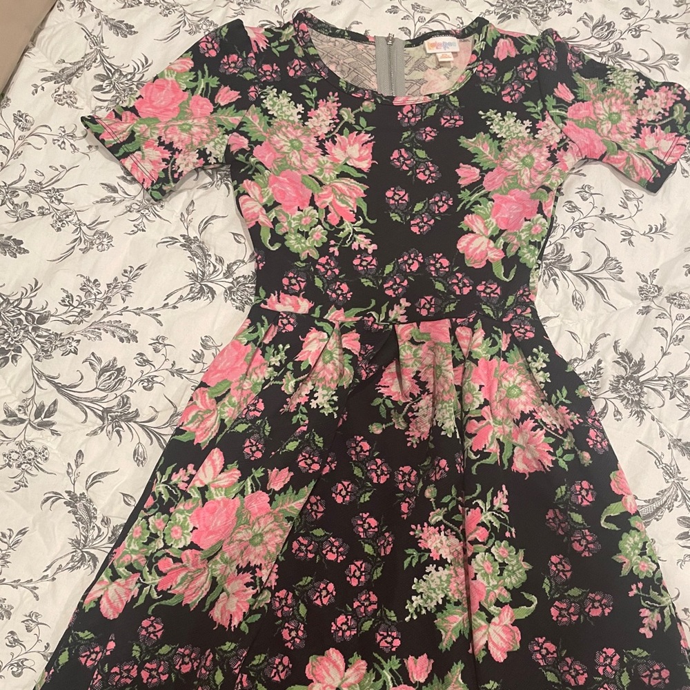 Lularoe Amelia in gorgeous floral pattern